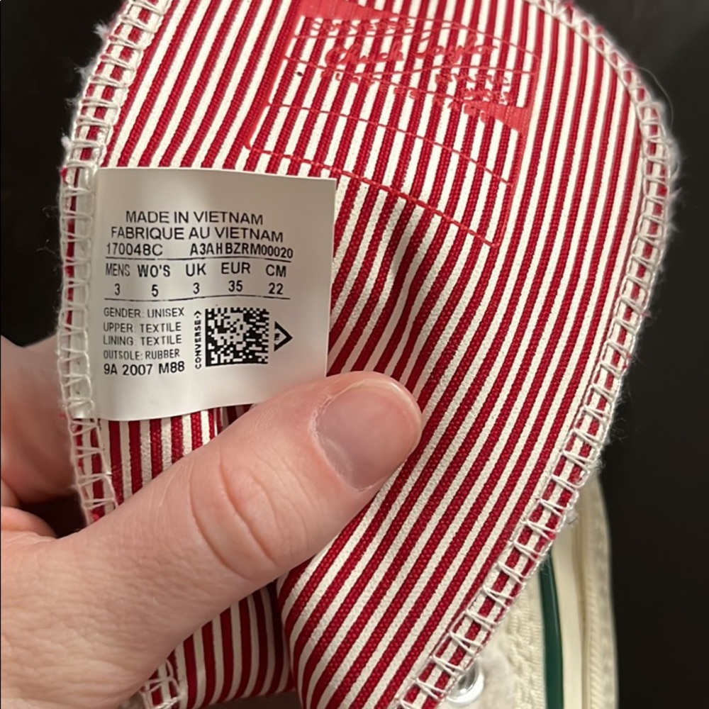 Converses - Picture 3 of 4